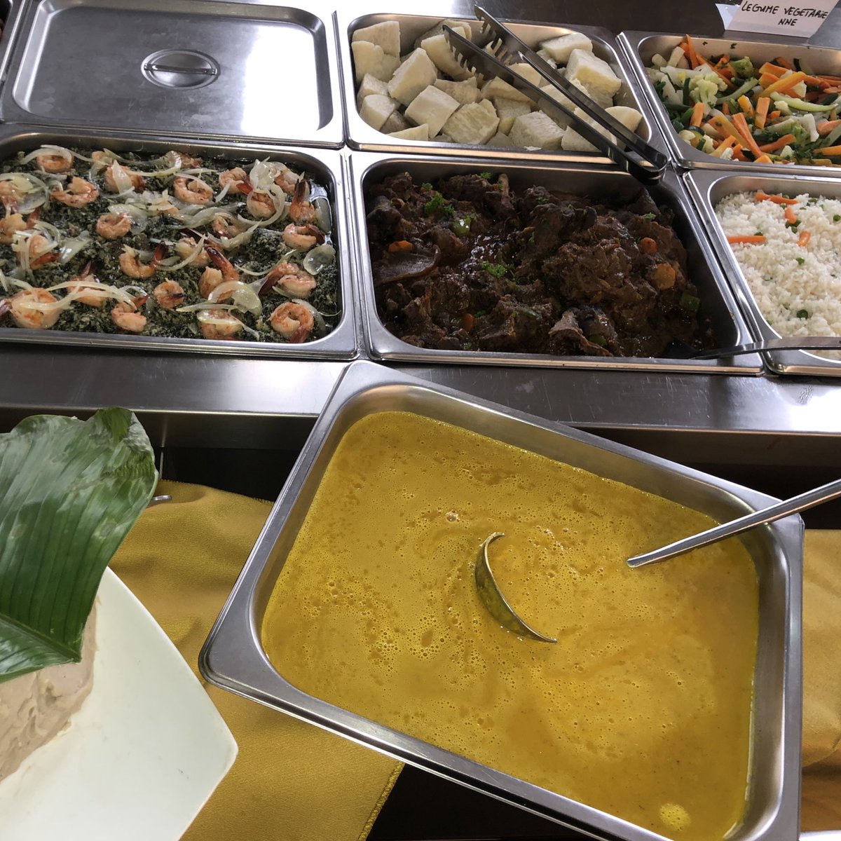 le_grilladin's tweet photo. 𝗧𝗼𝘂𝗷𝗼𝘂𝗿𝘀 𝗱𝗮𝗻𝘀 le  𝟮𝟯𝟳 😋☘️🇨🇲✨

Tout bon Camerounais connaît  au moins un plat 😏 https://t.co/EF8VjramwK