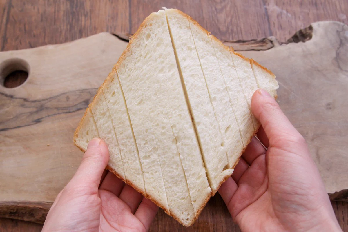 お手軽なのも嬉しい！ペペロンチーノ風の味付けが美味しそうな「トースト」レシピ！