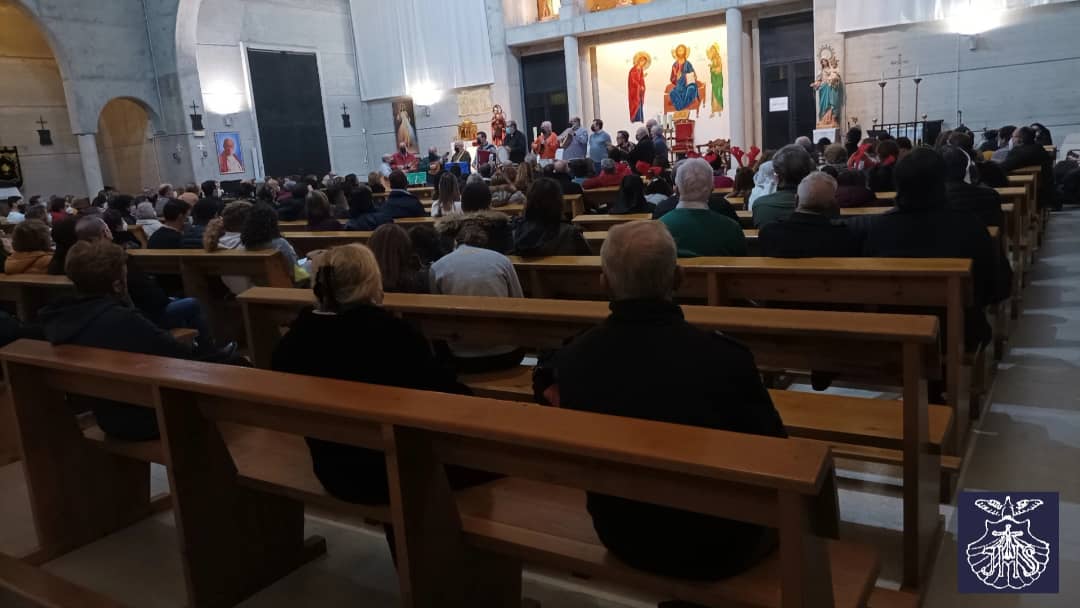 Hdad_Bautismo's tweet photo. En el día de ayer 20 de Diciembre celebramos el tradicional recital de villancicos de la Hermandad.

Desde la Hermandad queremos dar las gracias a los distintos coros por sus magnificas interpretaciones de los villancicos.

Además se recaudó una buena cantidad de alimentos. https://t.co/qCgDkfuDG6