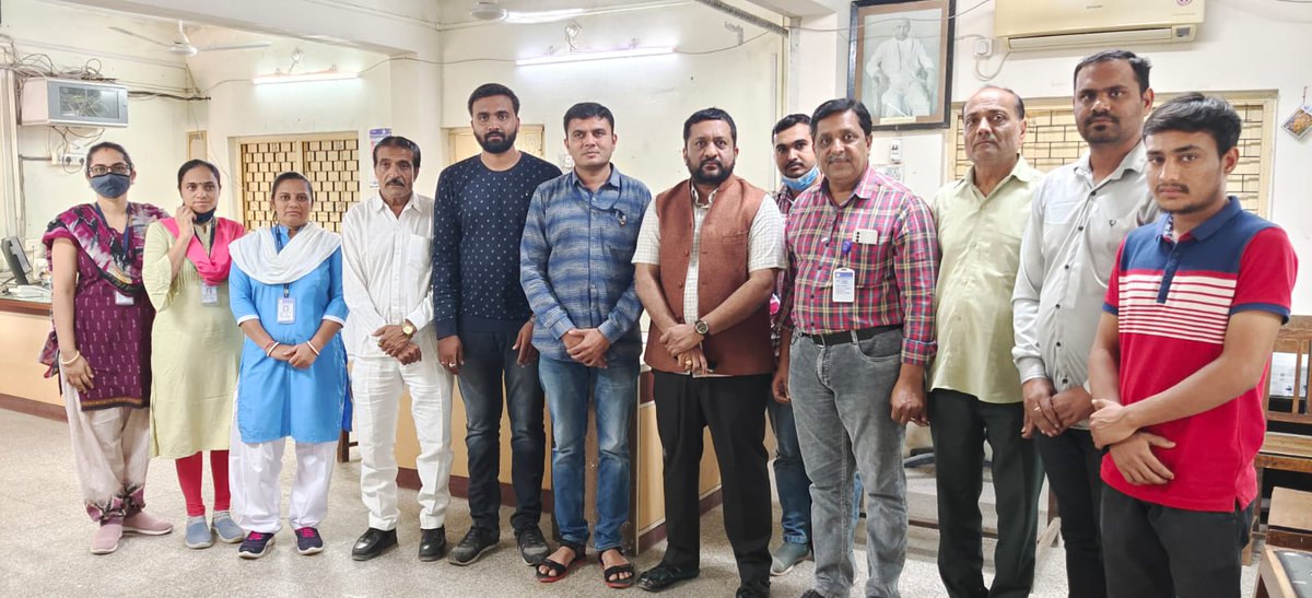 Kiritbhai_Patel's tweet photo. આજરોજ ધી.જૂનાગઢ જિલ્લા સહકારી બેંક લી. @JDCCBank હેઠળની ગીર સોમનાથ જિલ્લાની "ઉના" શાખા ખાતે મુલાકાત કરી જરૂરી સૂચનો કર્યા.
#JDCCBank #junagadh
#GirSomnath #Una https://t.co/jQzeZ4d5h9