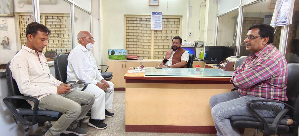 Kiritbhai_Patel's tweet photo. આજરોજ ધી.જૂનાગઢ જિલ્લા સહકારી બેંક લી. @JDCCBank હેઠળની ગીર સોમનાથ જિલ્લાની "ઉના" શાખા ખાતે મુલાકાત કરી જરૂરી સૂચનો કર્યા.
#JDCCBank #junagadh
#GirSomnath #Una https://t.co/jQzeZ4d5h9