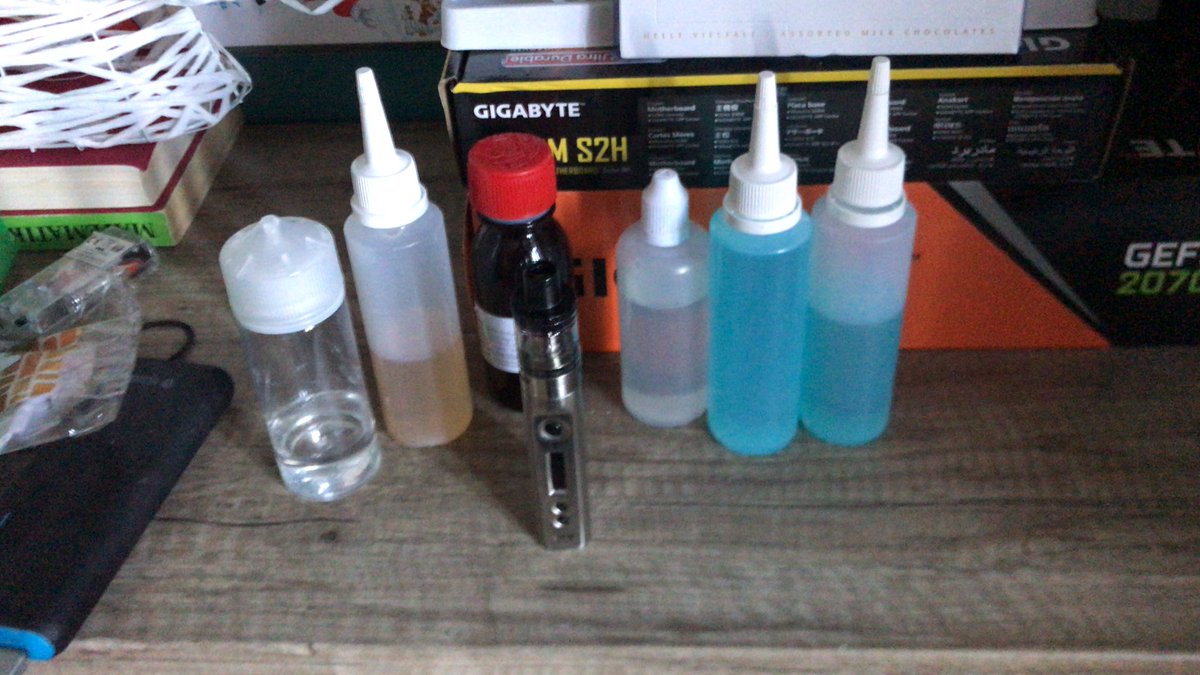coldxyz1's tweet photo. @zs4kwtf Én is azt szívnam ha nem lenne fel liter liquidem ec-be https://t.co/Q2zUkHVVtc
