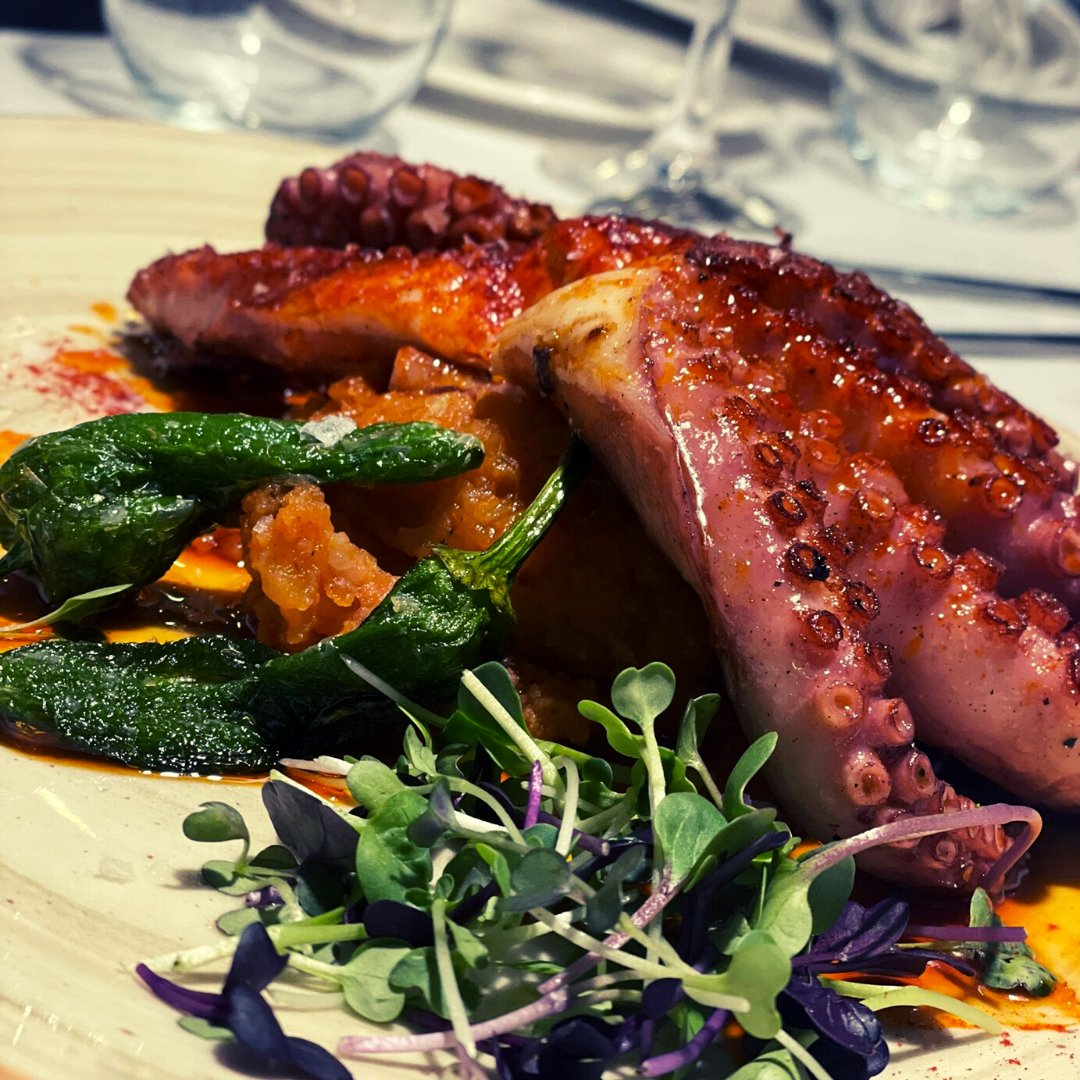 ¡Aceptamos pulpo como animal de compañía!🐙 Es de nuestros platos favoritos y si está hecho a la brasa, con la mejor materia prima y con todo el cariño que le ponemos en #bagogetafe, nos aseguramos que tendrás la mejor experiencia 💯.Te esperamos😊
#pulpoalabrasa #restaurantebaco