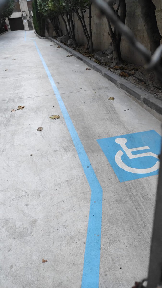 Lsanchezmartin's tweet photo. En las primeras imágenes, vemos la poca accesibilidad para acceder al museo de mi ciudad. 
Por ello, han generado un carril, una rampa y una puerta para la accesibilidad de las personas con movilidad reducida. 
Esto nos debe servir de ejemplo. #diversidaduoc #sharediversitas https://t.co/dxSdKcbjNk