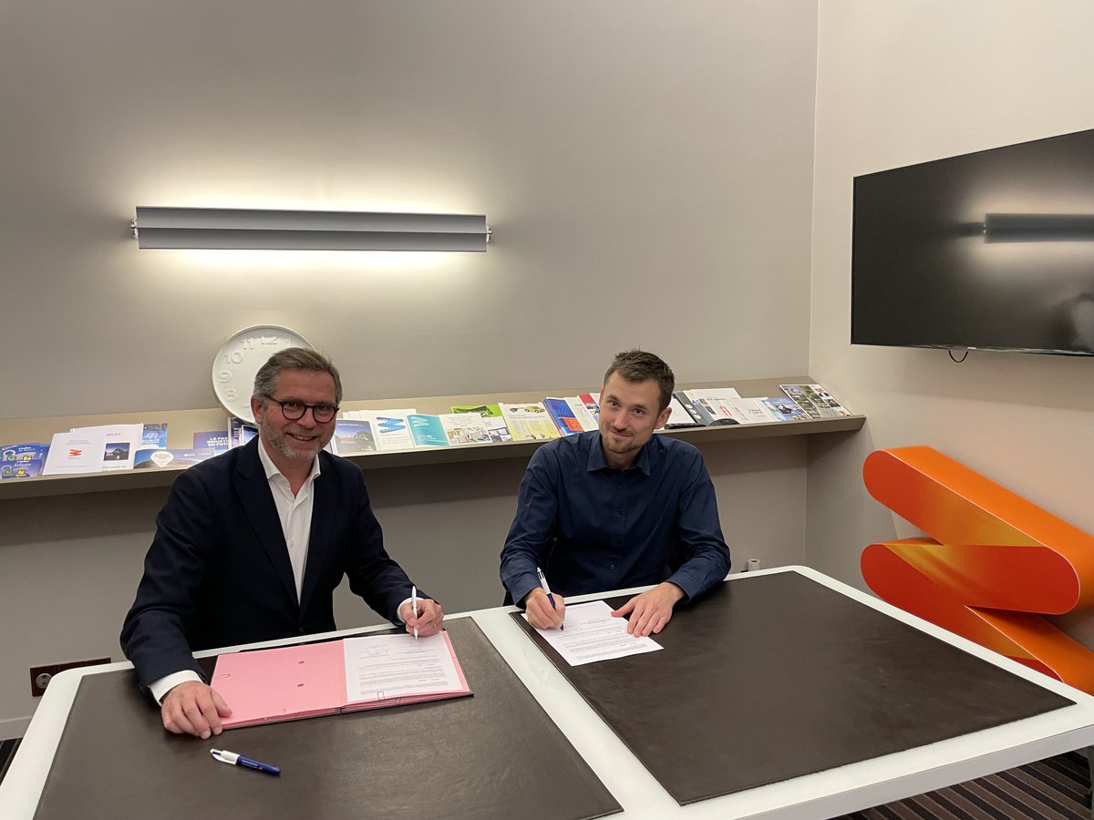 ESF_ONG's tweet photo. Hier le @Gimelec renouvelait son partenariat à nos côtés. 👏👏
En 2022, nous fêterons les 10 ans de ce partenariat ! https://t.co/6d0AVGScvq