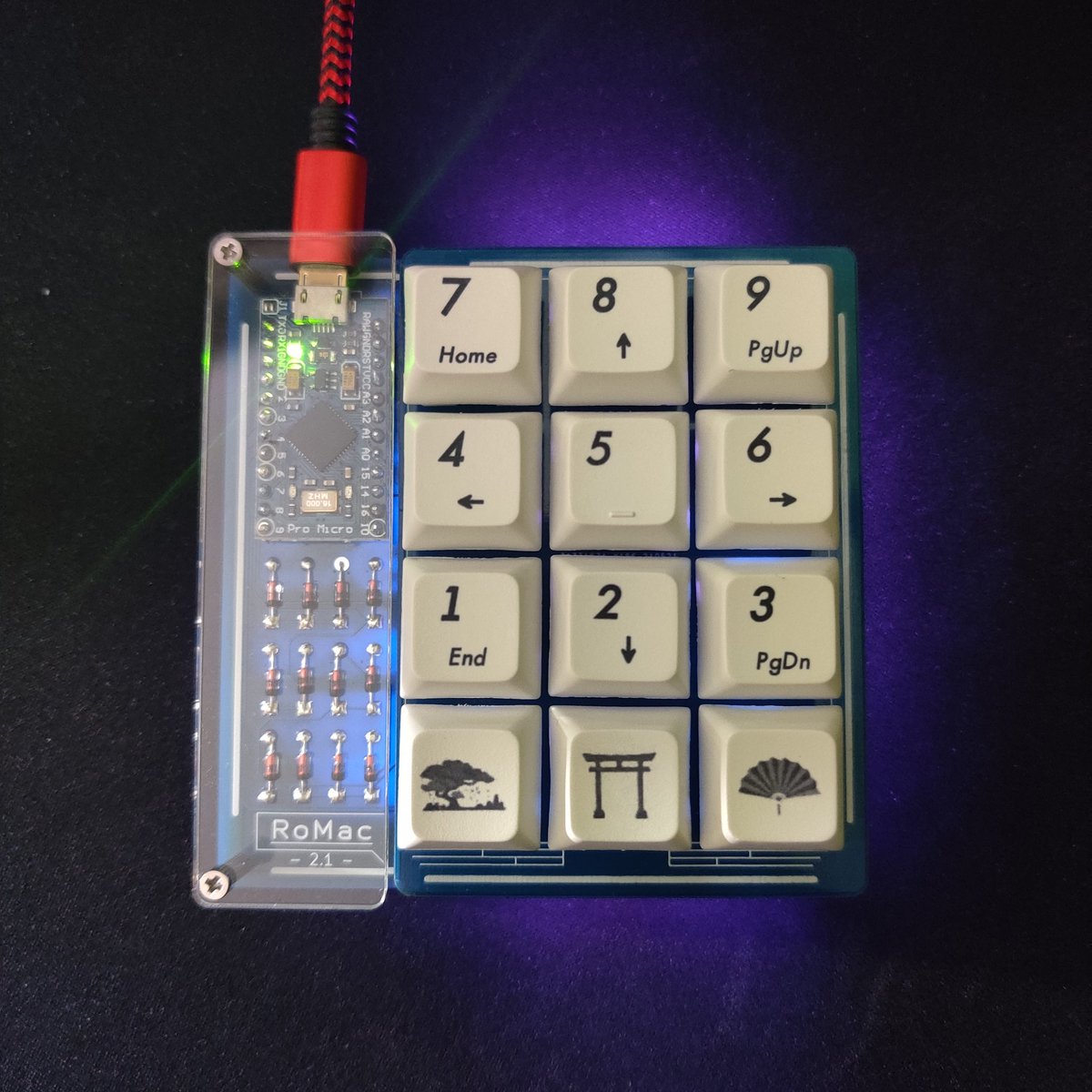Real_JMGH's tweet photo. Os dejo unas fotillos más del #RoMac que le he montado y modificado a @mladventures_es
Tenéis un pequeño vídeo en este tuit https://t.co/DJQNSLnEHx
---------
#MechanicalKeyboards #Teclados #TecladosMecanicos #Macropad #RGB #Modding #DIY https://t.co/IAdMwCLsuW