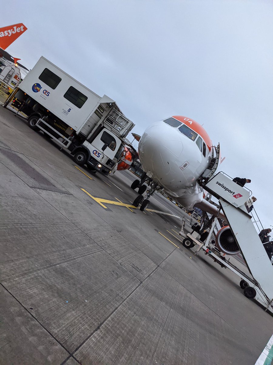 Emily Hornett ✈️ 🏳️‍⚧️ tweet media