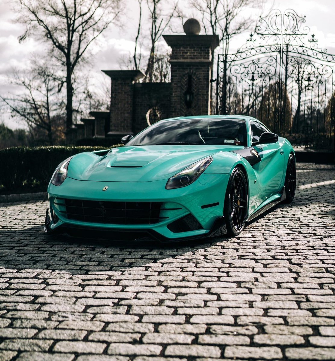 DailyFerrariTM's tweet photo. Tiffany blue Ferrari F12 🥶 https://t.co/AtjELLvQlp