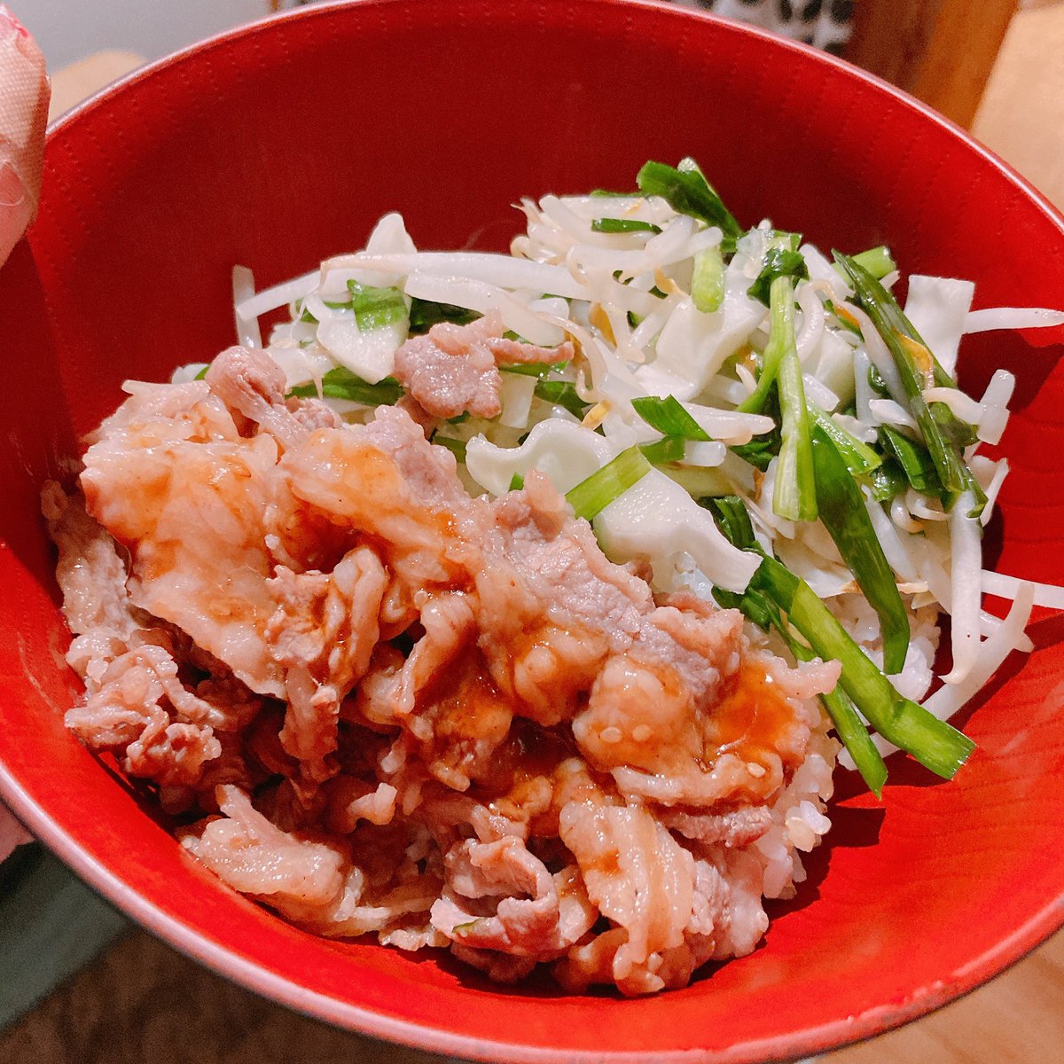 soranijihimeji's tweet photo. #焼肉丼 #野菜もりもり
明日のそらにじひめじはお休みです。
よろしくお願いします。 https://t.co/JMdDDKbax4