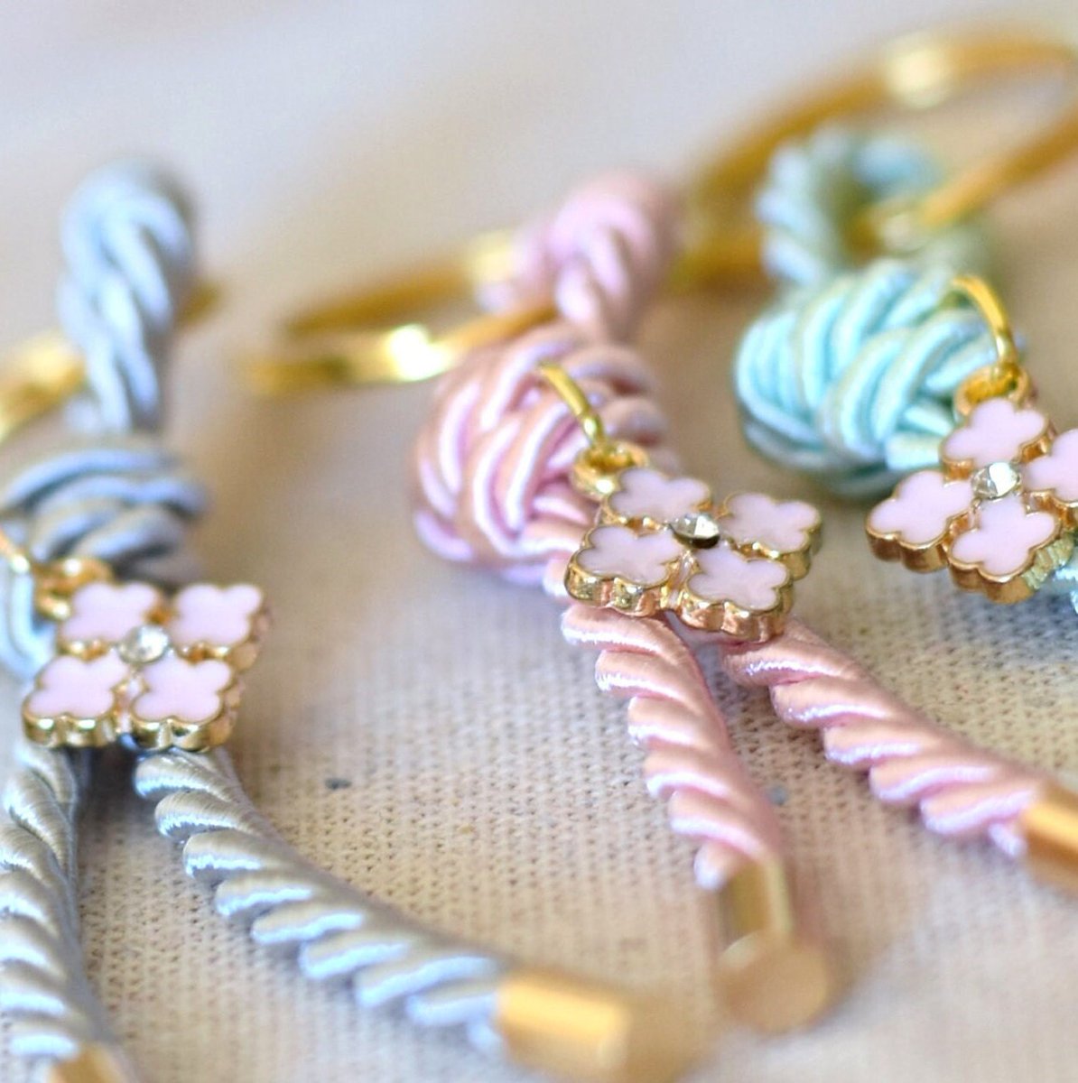 TrendyHandicraf's tweet photo. Excited to share the latest addition to my #etsy shop: 10 pcs, First Communion favors for Girls to offer to your guests with enamel rhinestone cross, Martyrika for Greek Orthodox Baptism, https://t.co/t2Pao59S4w #gold #firstcommunion #communionfavors #forgirls #forgues https://t.co/zlWLvKD87y