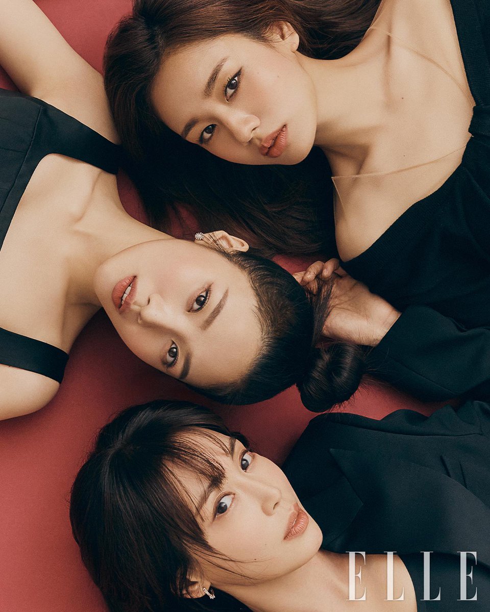 PARTSOOYOUNG's tweet photo. ⠀⠀⠀
⠀⠀⠀
Only one person❤️
A gift that came to me this year❤️
I love Yewon unnie and Eunjin unnie ❤️

⠀⠀⠀ https://t.co/zk7YJoPg3U