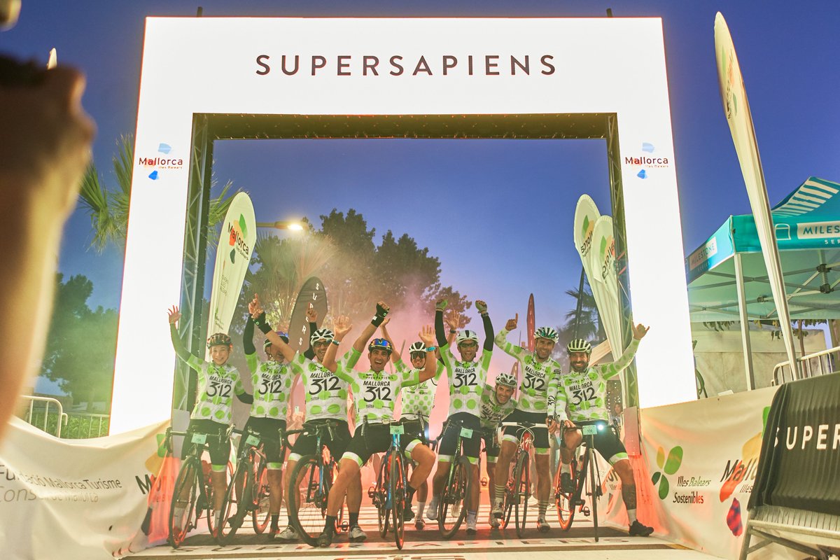 Do you know about #LosVerdes? They are characterized by wearing a singular green polka dots jersey. They set the minimum speed to be able to finish the route on time, encouraging the participants and helping them in their worst moments.