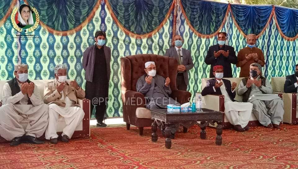 Alihyder_rahu's tweet photo. نواب شاہ
سابق صدر آصف علی زرداری سکرنڈ کے علاقے سابو راہو پہنچ گئے 
نواب شاہ
سابق صدر آصف زرداری نے پیپلز پارٹی رہنما امداد راہو سے والد حاجی  غلام نبی راہو کی انتقال پر تعزیت https://t.co/LzrpOf2QAI