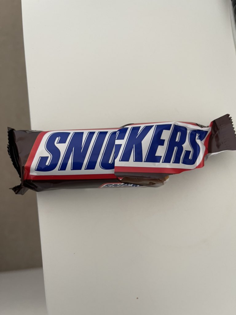 GiGi_Faiza's tweet image. Minibars Refrigerator never disappointed me! #snickers #minibars