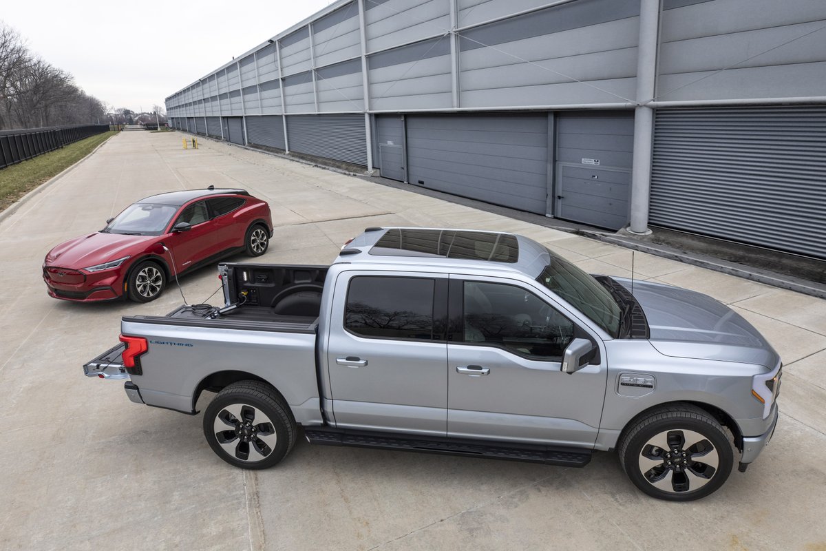 CNET Cars tweet media