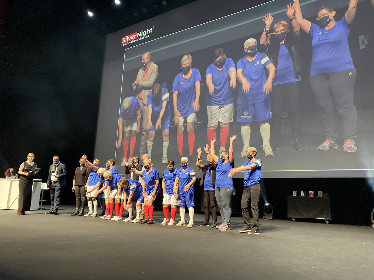 Merci encore à nos #MamiesFoot présentent lors du Festival #SilverEco sous le soleil de #Cannes ! Quelles émotions de les avoir vues sur scène et d'avoir assisté à la diffusion de leur film sur grand écran. 👏🎥

Pour suivre leurs prochaines actus : <a href="/tout_age/">Footeuses à Tout âge</a>