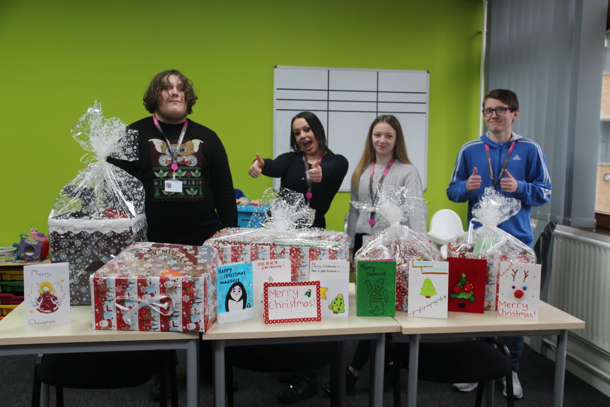 BroadstairsCol's tweet photo. This year our Health and Social Care students decided to spread the Christmas joy far and wide. They handcrafted Christmas cards for the residents of local care homes and created festive care packages for the families who access @OasisDAService this Christmas.
#StudentsGiveBack https://t.co/Hc2m2KJ2ea