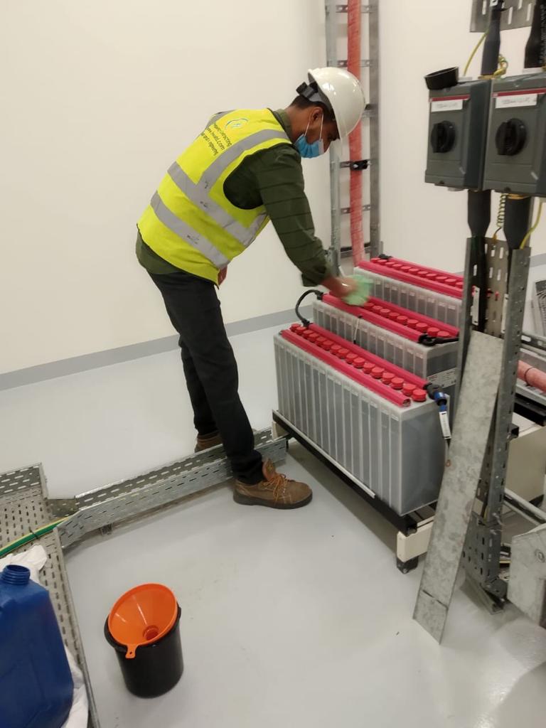 FrECOsolutions's tweet image. #BatteryMaintenance...by frequency.ae Team
Routinely test your battery to make sure it is correctly charged.

Visit us Today!
Our latest project at - bit.ly/3FjUrVx
👇

#chargebattery #batterycare #batterytesting #batteryinspection #alain #abudhabi #uae