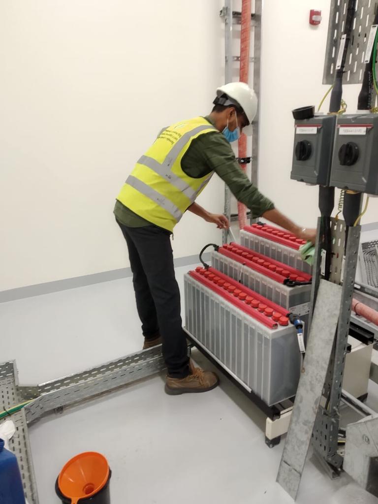 FrECOsolutions's tweet image. #BatteryMaintenance...by frequency.ae Team
Routinely test your battery to make sure it is correctly charged.

Visit us Today!
Our latest project at - bit.ly/3FjUrVx
👇

#chargebattery #batterycare #batterytesting #batteryinspection #alain #abudhabi #uae