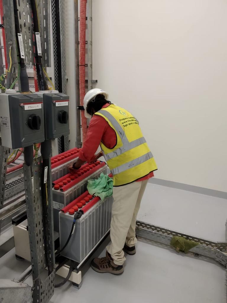 FrECOsolutions's tweet image. #BatteryMaintenance...by frequency.ae Team
Routinely test your battery to make sure it is correctly charged.

Visit us Today!
Our latest project at - bit.ly/3FjUrVx
👇

#chargebattery #batterycare #batterytesting #batteryinspection #alain #abudhabi #uae