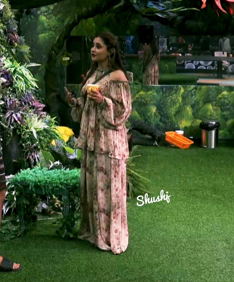 shushhmajaffer's tweet photo. Today's look of our precious cutie pie

cutie bunny is looking more cute

#RashamiDesai #BB15 #BiggBoss15 #RashamiIsTheBoss @TheRashamiDesai https://t.co/QabKLou8Ou