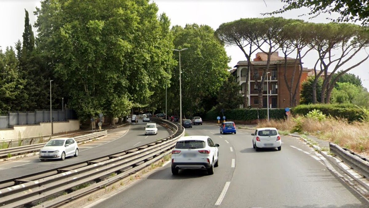 romatoday's tweet photo. Via Cilicia e non solo, le autostrade urbane dell'#AppioLatino tra morti e segnalazioni ignorate https://t.co/hYm2owE6Ga https://t.co/vIuwQKgwTX