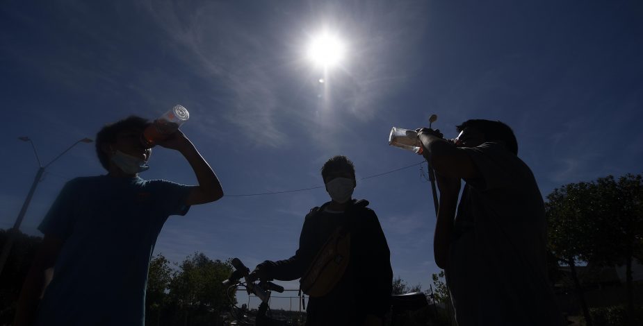 adnradiochile's tweet photo. ¿Calurosa Navidad? Meteorología pronosticó una nueva ola de calor en la zona central y sur del país https://t.co/VsDAP4hVt5 https://t.co/YmvfhMjKjs