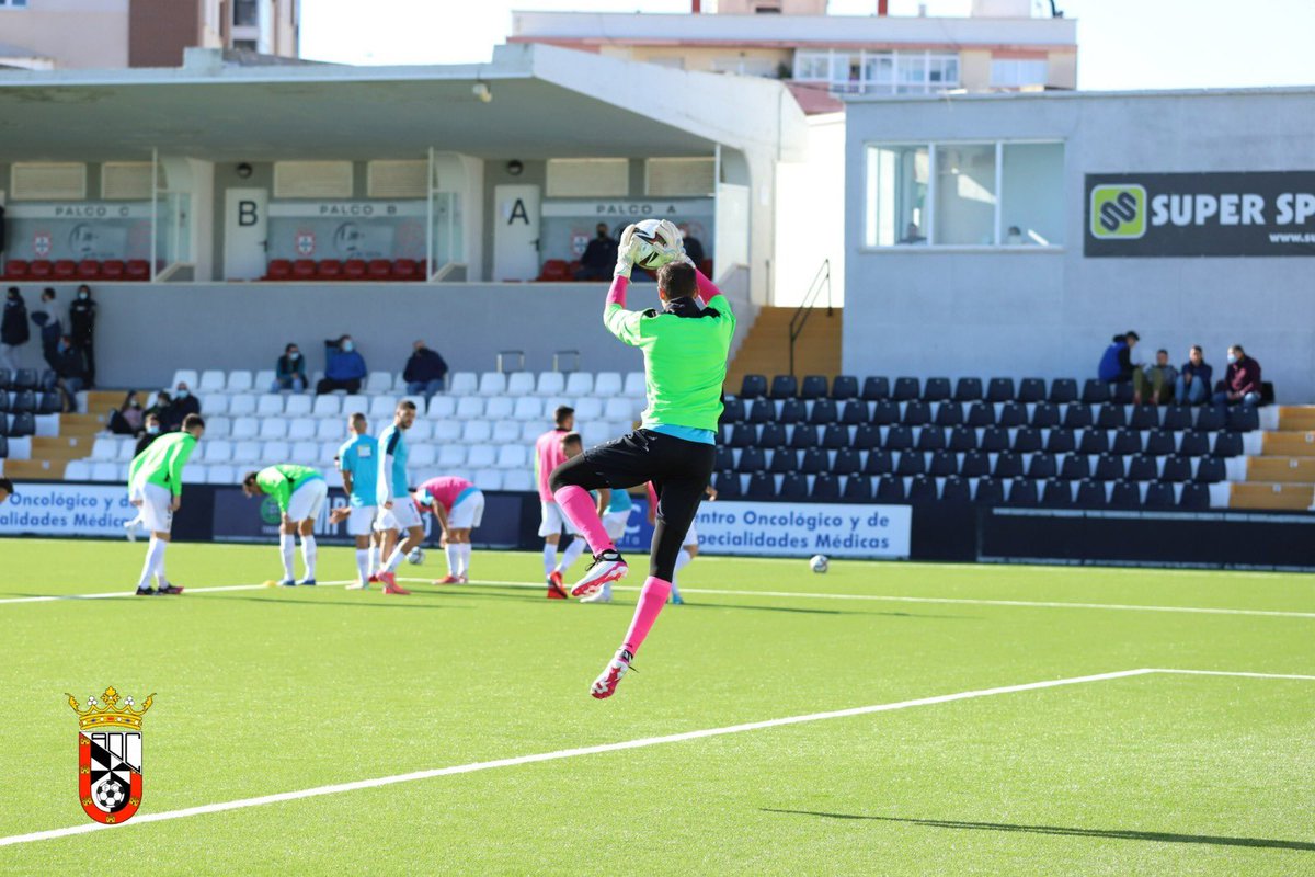 #DATO 🔎
¿Sabíais que?…💭
Sin contar la primera jornada contra el CF Villanovense, la AD Ceuta FC, encadena un total de 7 partidos consecutivos como local sin encajar gol 🧤🥅
Gran labor del equipo en su conjunto 👨‍👩‍👧‍👦🤝🤍🖤
Especial mención a nuestros defensas y guardametas ⚔️