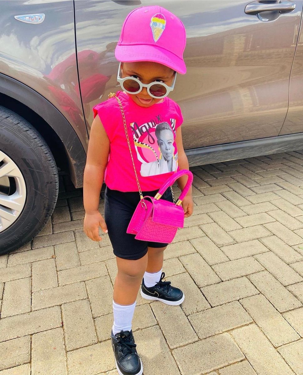 Nomcebozikode's tweet photo. Ngicela simuphe uthando, she’s looking pretty cute and beautiful 😍 with Nomcebo Zikode clothing line

Please give her some love by liking this post… thank u for the support, the clothes are really moving on the shelves 🙏🏽🤗💚
#nomcebozikode #jetstore https://t.co/MjCyEkErRL