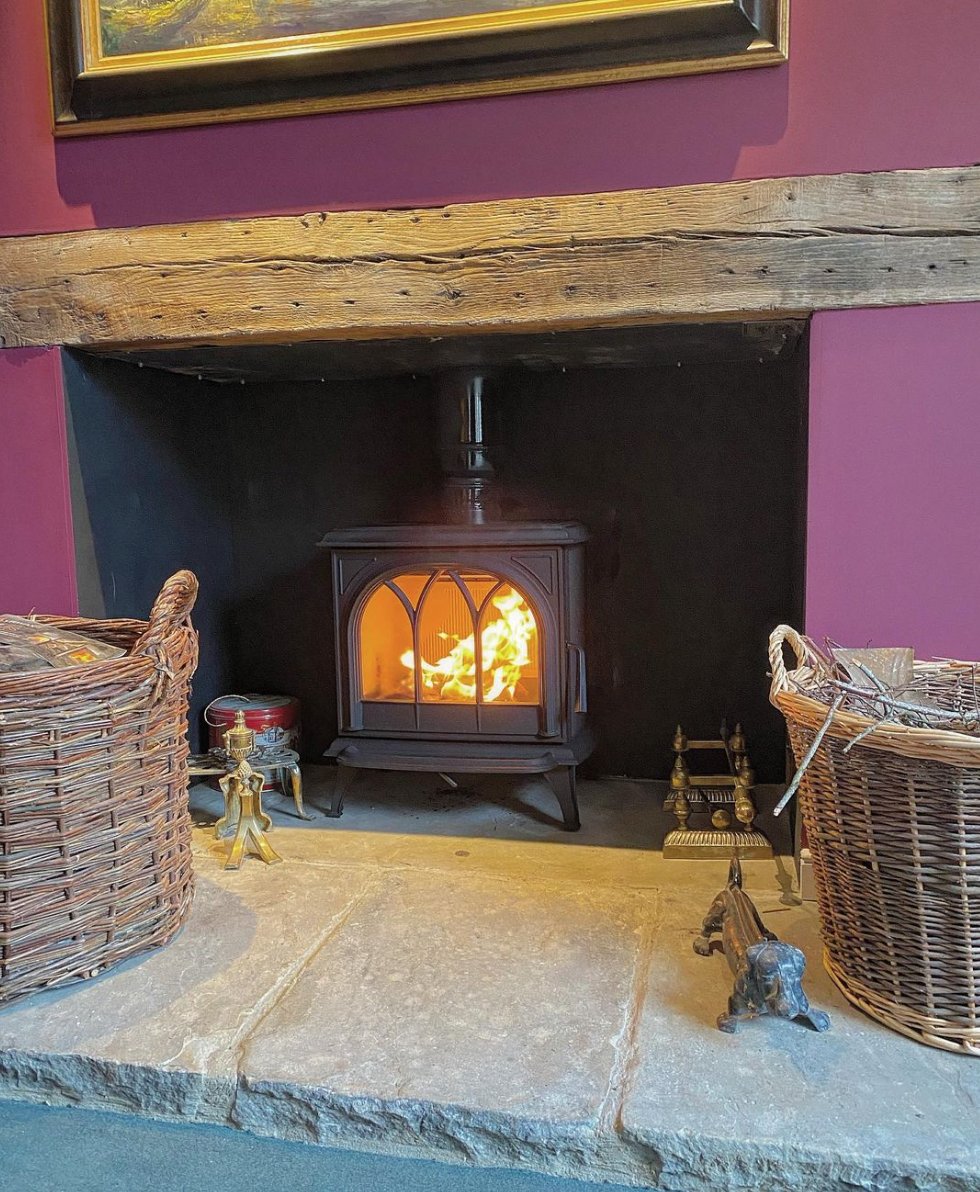 CottageStoves's tweet photo. A few of our recent installations all ready to be lit over the Christmas period! 🔥🔥
- Stovax Huntingdon 30 installed in Andover
- Dean Forge Foxworthy High installed in Old Basing
- Heta Inspire 45 installed in Wallingford 
- Pevex Bohemia X40 Cube installed in Curridge https://t.co/0Zy1yPVdPE