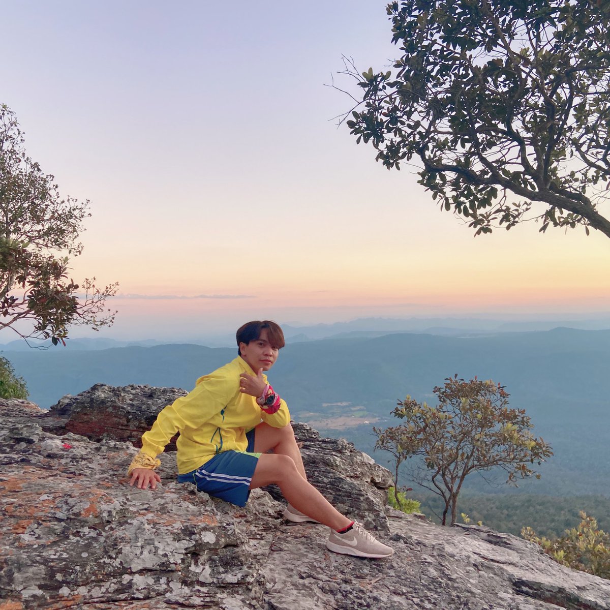 jjc031's tweet photo. Phu Kradeung Adventure with Hazel and Nina ⛰🇹🇭💛

11-12 December 2021

#Thailand #phukradeung #hike 
#jakeTheDiary #pinoy https://t.co/r17BacRDcV