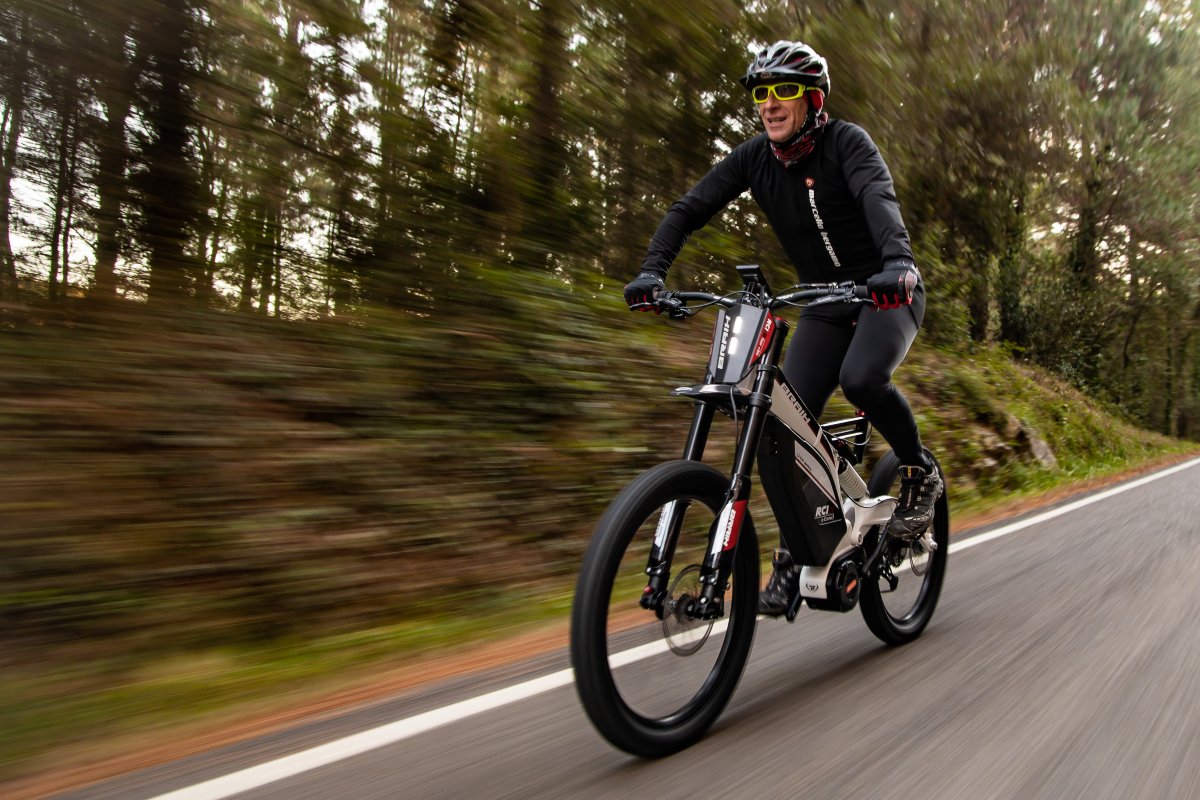 BraihBikes's tweet photo. 1, 2, 3 o 4❓
Braih Super e-bike, master in all terrains! 💥
Up to 160Nm. and 9 levels of assistance, our #ebike provides you all the power that you need in any circumstance and place.
#braih #superebike #braihbikes #bike #bikelife  #winter #cycling #nature #ebikes #mtb #enduro https://t.co/FFYN8tnLeX