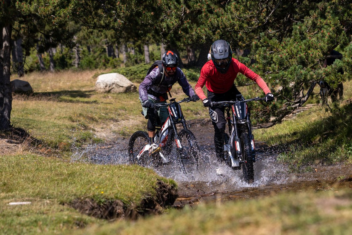 BraihBikes's tweet photo. 1, 2, 3 o 4❓
Braih Super e-bike, master in all terrains! 💥
Up to 160Nm. and 9 levels of assistance, our #ebike provides you all the power that you need in any circumstance and place.
#braih #superebike #braihbikes #bike #bikelife  #winter #cycling #nature #ebikes #mtb #enduro https://t.co/FFYN8tnLeX