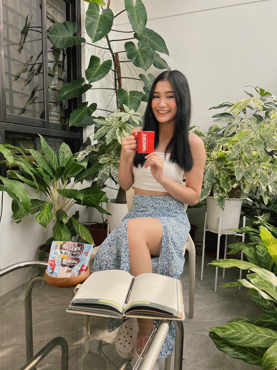 bini_members's tweet photo. BINI knows how choosy I am pagdating sa coffee. Ayoko ng sobrang tapang, gusto ko yung creamy and makakapagset ng mood ko. I'm so happy na may Nescafe Creamy White na sobrang swak sa standards ko.
#SwitchtoNescafeCreamyWhite 

BINI_Jhoanna🐥 https://t.co/8wi2Kc9dFZ