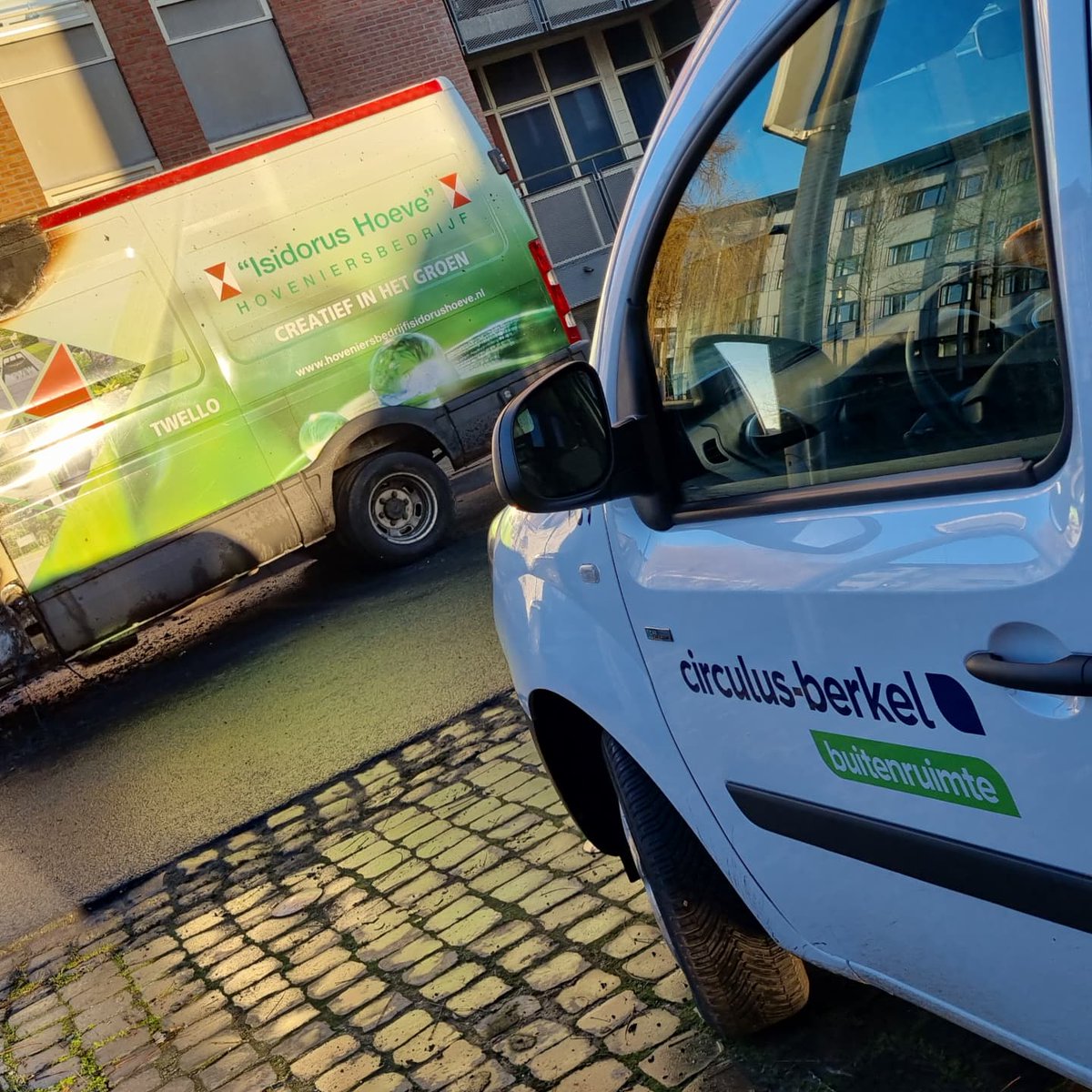 WillemsJeffrey's tweet photo. Vanochtend samen met een aantal collega's de resten van een uitgebrand busje opgeruimd.
#Deventer #CirculusBerkel #Work https://t.co/40mAvDSZ04