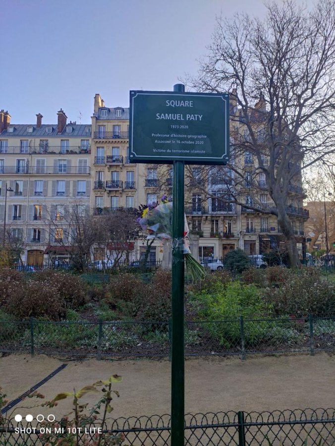 La plaque du square Samuel Paty dégradée à Paris, le mot «islamiste» effacé . FHIMLRbXsAYjUci?format=jpg&name=900x900