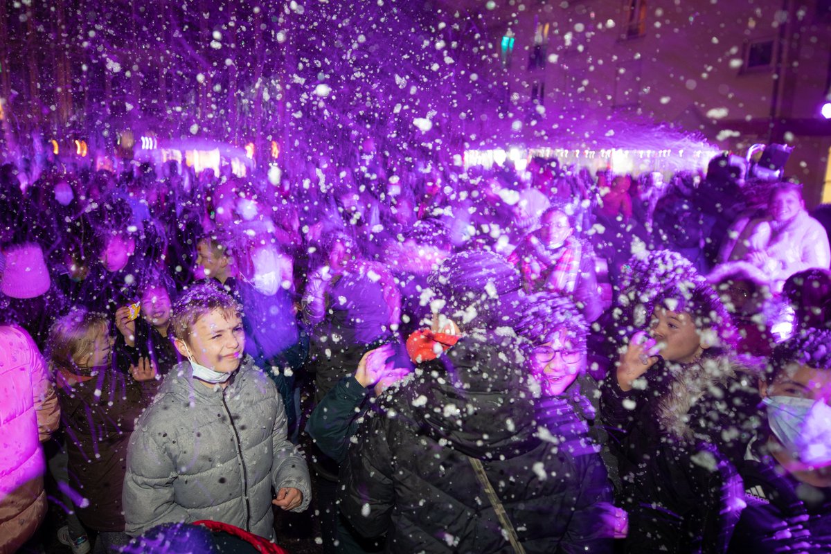 Petit_Quevilly's tweet image. Joyeuses fêtes 🌟
La Ville vous souhaite d'excellentes fêtes de fin d'année ! Prenez soin de vous et de votre famille. ❤️
#PetitQuevilly