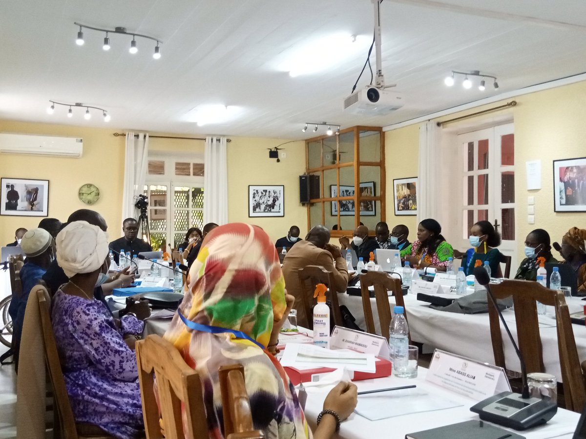 guissey's tweet photo. Atelier régional @GoreeInstitute @MISAHELOFFICIEL - Discussions des participants sur la session : prévention, gestion et résolution des crises en Afrique de l'ouest et au Sahel : états des lieux, défis et perspectives #kebetu https://t.co/iYq822qKa5