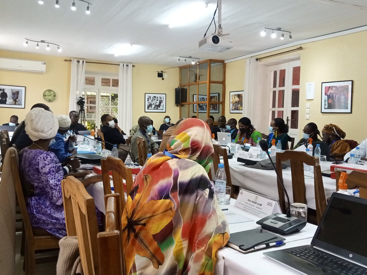 guissey's tweet photo. Atelier régional @GoreeInstitute @MISAHELOFFICIEL - Discussions des participants sur la session : prévention, gestion et résolution des crises en Afrique de l'ouest et au Sahel : états des lieux, défis et perspectives #kebetu https://t.co/iYq822qKa5