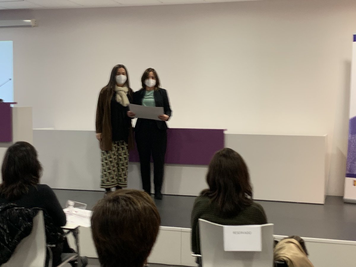 CIE_IGUALDAD's tweet photo. También renueva el distintivo la @MutuaFM , entidad aseguradora sin ánimo de lucro y colaboradora de la Seguridad Social. Recoge el diploma la directora provincial de Asturias, María Teresa Belver Blanco. https://t.co/EHW6EqIFv6