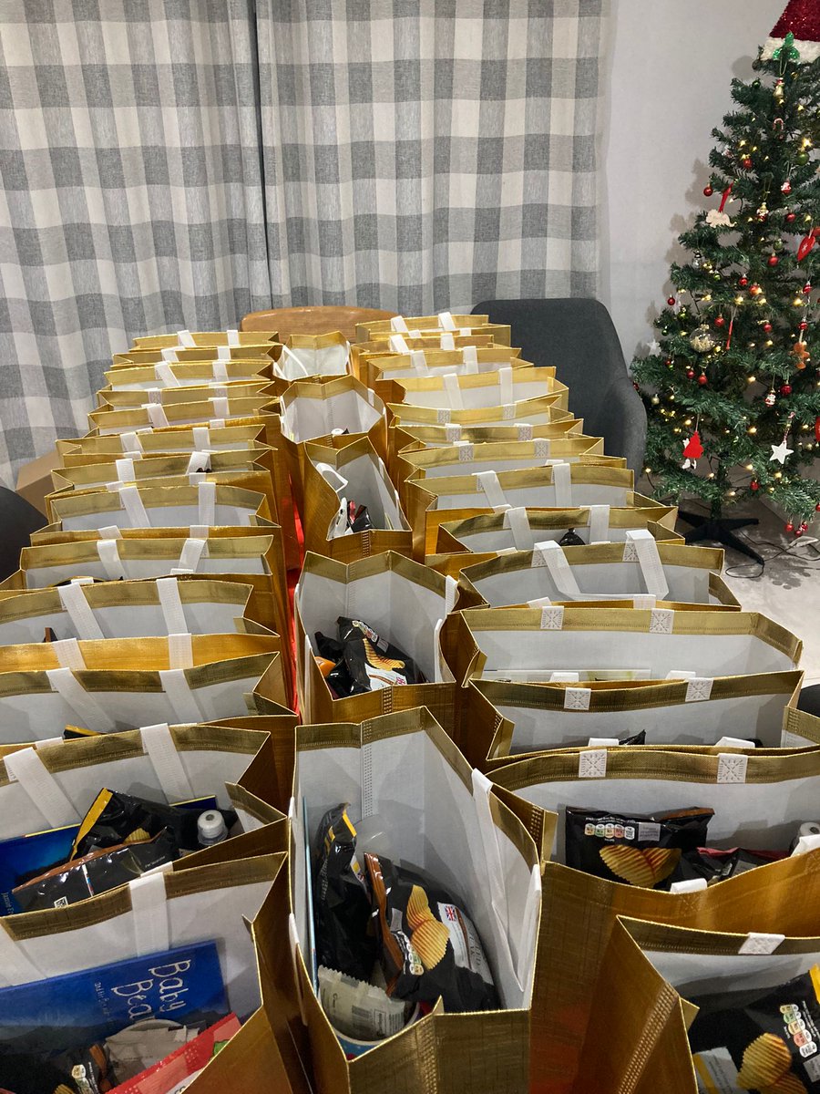🛍️Before...and After!!!🎁 Making up the bags for @ULHTMaternityLC @ULHTMaternityPH NICU ward families We hope they're well received at this tough time. Those of you have donated, are literally spreading joy and smiles 😊 at Christmas - we thank you 🎄 evr.fund/EfHp