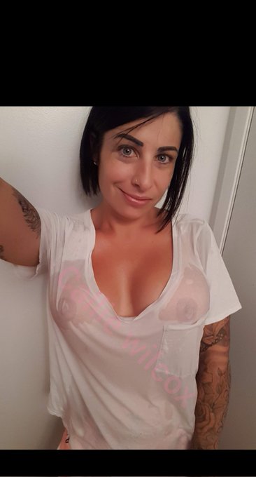 Wet t shirt Tuesdays have always been a favorite for me. Do you think id win in a contest ?? 😜😜 https://t