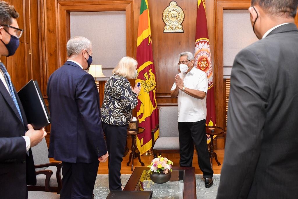 AusHCSriLanka's tweet photo. A privilege to host @KarenAndrewsMP as we draw close to 75 years of official bilateral relations. High profile meetings with @GoSL included an MOU signing on a new multi-agency Border Risk Assessment Centre @IOM @CanHCSriLanka https://t.co/2IoZCe04pa