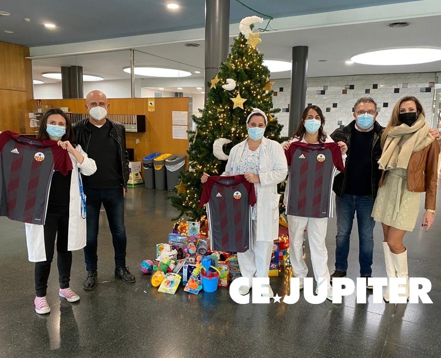 CEJupiterFemeni's tweet photo. Aquest matí hem fet entrega als amics de @hospitaldelmar de les joguines pels infants, que ens heu fet arribar.
#amicsdelhospitaldelmar
#SomJupiter #cejupiter https://t.co/ybl4DlD41h