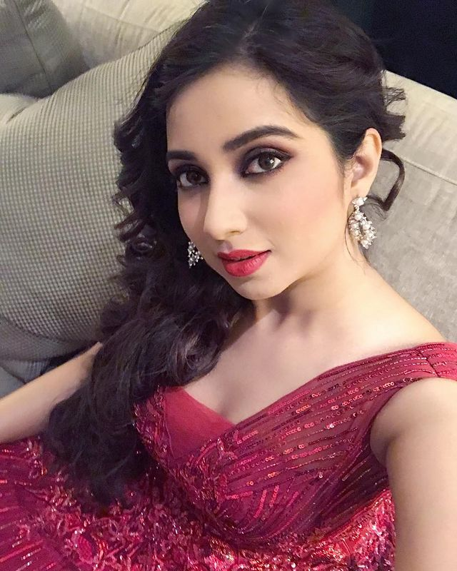 tamilcinestars's tweet photo. Gorgeous Beautiful Singer @shreyaghoshal 
#ShreyaGhoshal #SingerShreya #LovelySinger https://t.co/QACvJFWC7X