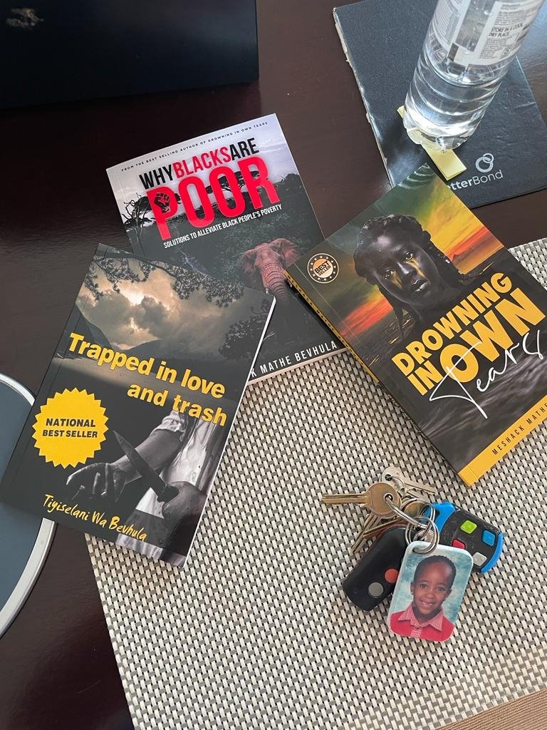 Your retweet goes a long way..Get our 3 discounted books for only R550 + FREE delivery nationwide ..081 7077 062 Sechaba. Slik. Samthing soweto. Dineo. Mclaren. Dali Mpofu. Mohale. Lorch. #jacobzuma. Shimza. Mr fix. Zondo. Prasa. Manqoba. #DStvPrem amazulu.