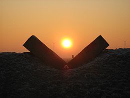 Vandaag is het de kortste dag.
Vanaf morgen worden de dagen weer langer.

Straks om 16u59 passeert de schuine aardas langs de as aarde-zon en begint de astronomische winter.

Bon Iver, allen.

#winterzonnewende #zonnewende #solstice