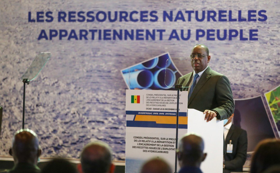 Macky_Sall's tweet photo. Alors que nous nous préparons à l’exploitation du pétrole et du gaz, qui peuvent être sources de tensions voire de conflits pour certains pays, j’ai voulu par cette innovation, que pour notre pays, ces ressources génèrent de la prospérité pour les générations actuelles et futures https://t.co/H0ZqQtTZuT