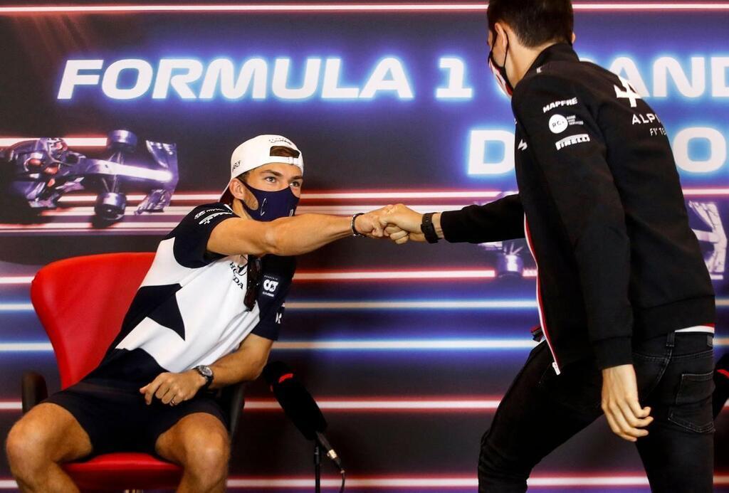 Deux amis avec le même rêve mais une amitié détruit par l’ambition de devenir pilote de Formule 1 aujourd’hui ils ont tous les deux réussi leur rêve avec une victoire chacun aujourd’hui la relation s’est calmé et c’est mieux deux crack