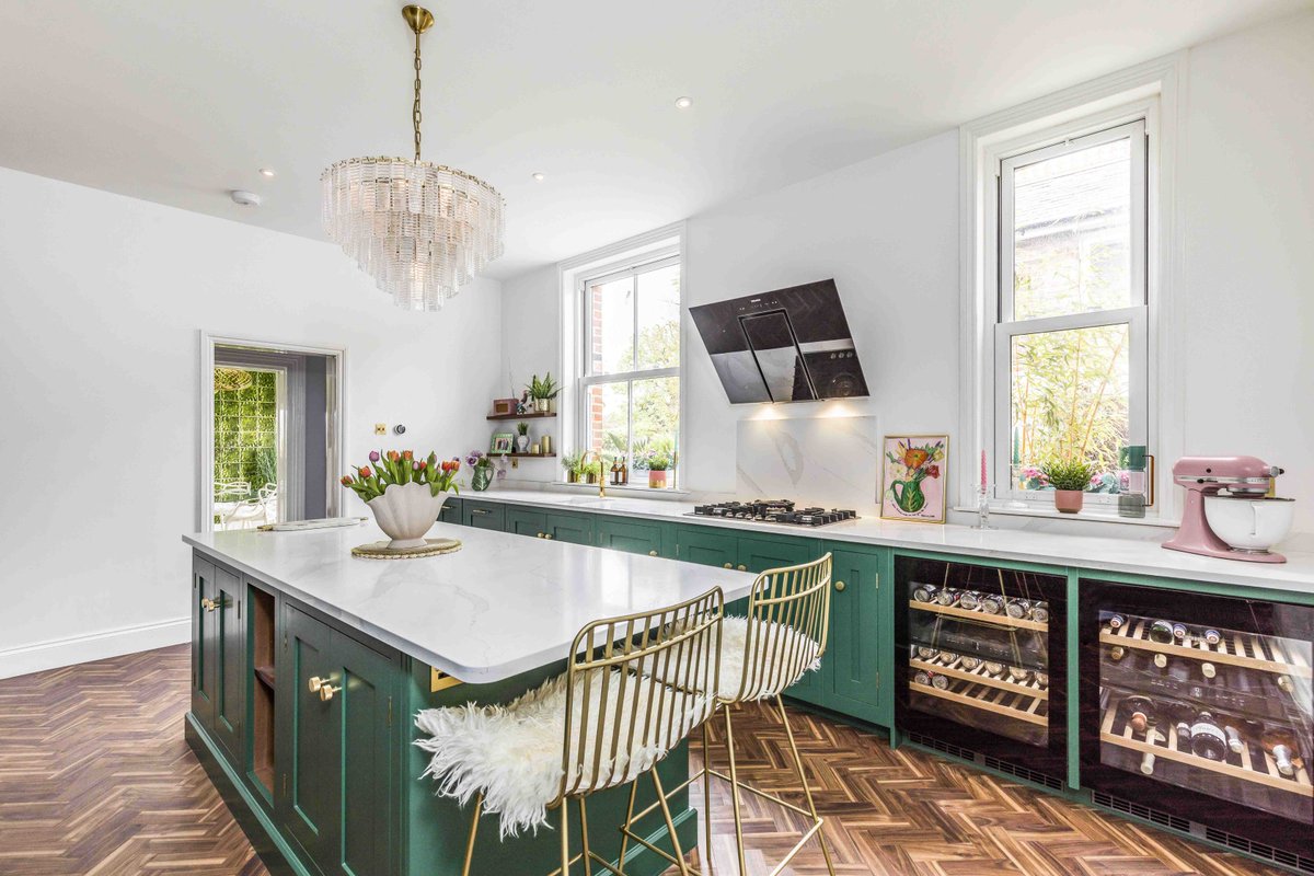 The shade of this incredible Shaker kitchen has got us feeling festive! Featuring sleek lines and glossy finishes, this luxurious design boasts plenty of wine storage and space.
Renovation: @jbtrenovations 
Designer: @lucyreed26

Discover our Shaker range: bit.ly/2ZLmFJ5